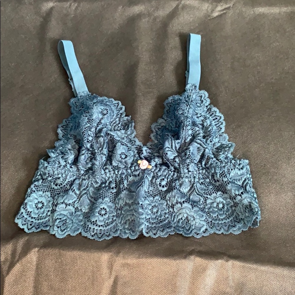 OUT FROM UNDER BLUE CROP TOP FLORAL LACE SMALL